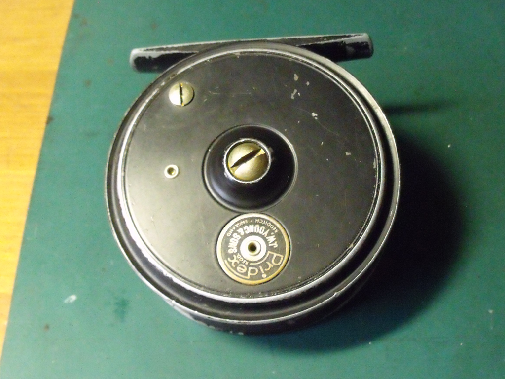 Young's Post War Fly Reels in WVFFM - Whiteadder's Virtual Fly Fishing  Museum